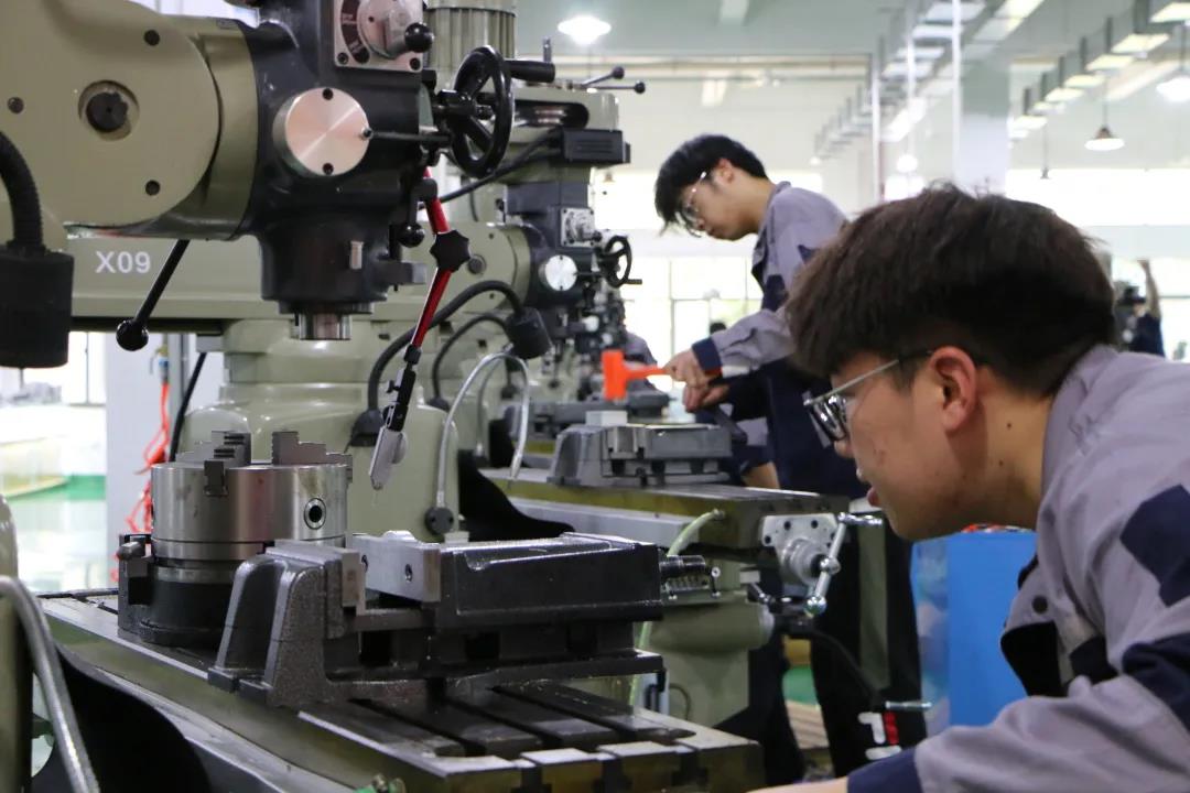 竞新斗巧，，，，吴中中专校园劳动技能节中德学子大放异彩！！！！